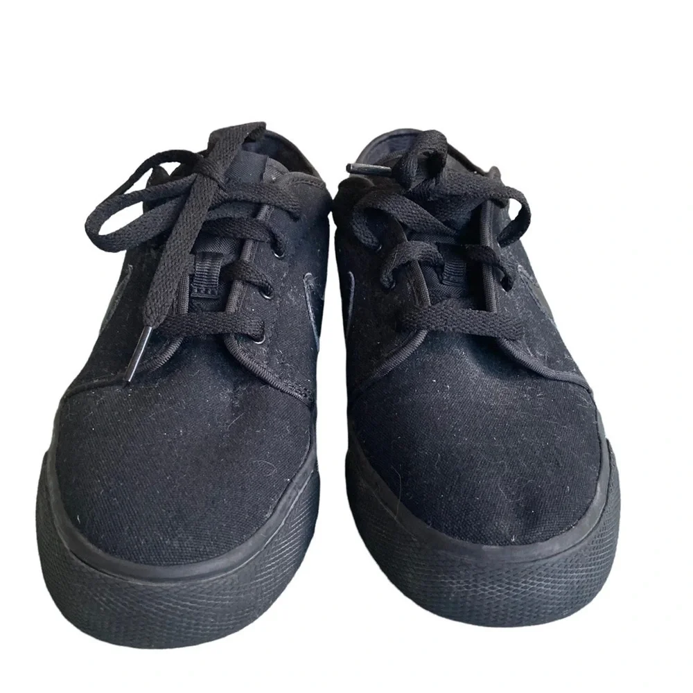 Nike W sz 8 youth 6 Toki Low Canvas black sneakers